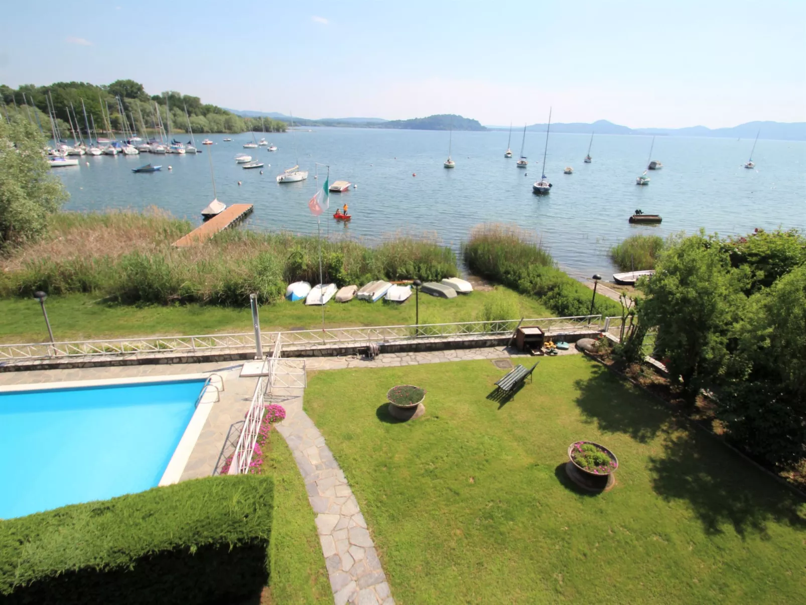Casa sul lago di Lea-Outside