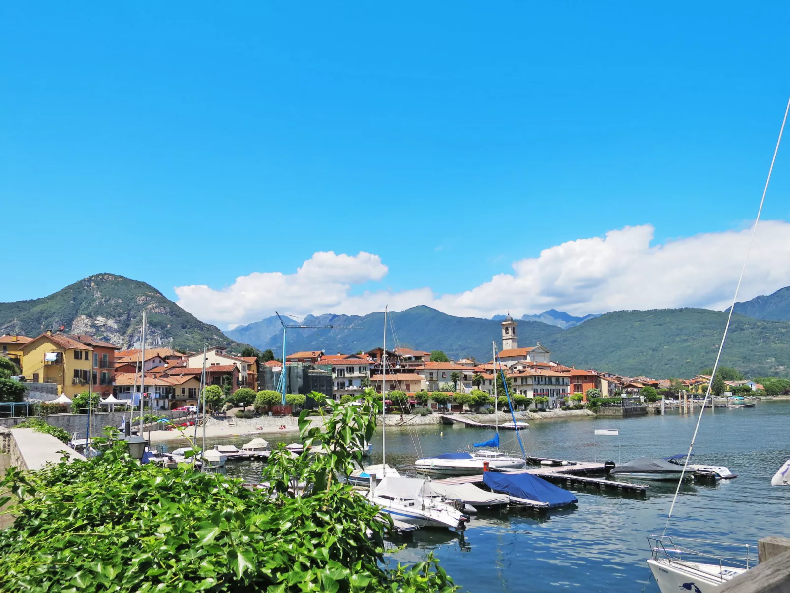 Charming Lake-Area