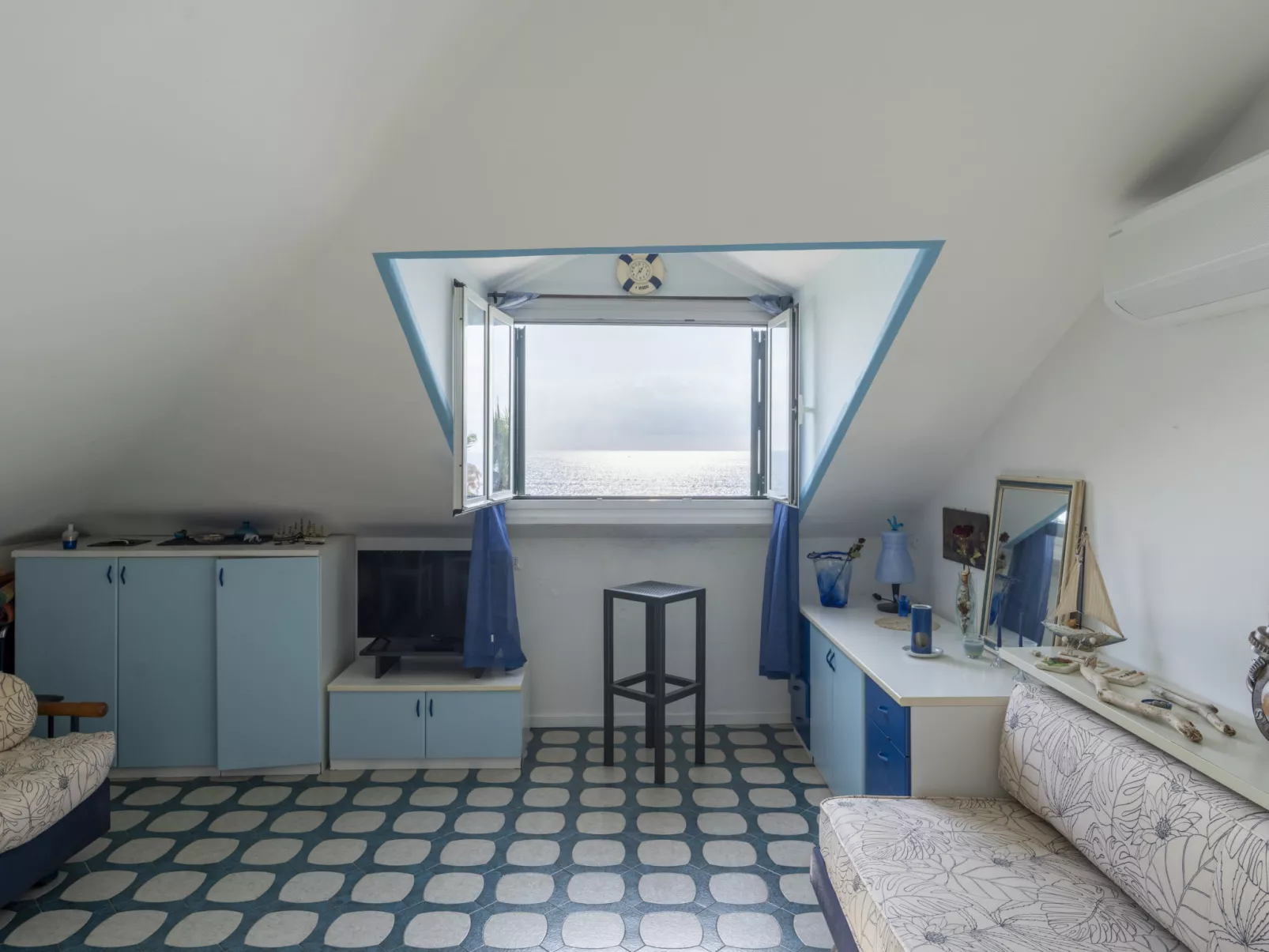 Attic Beach-Inside