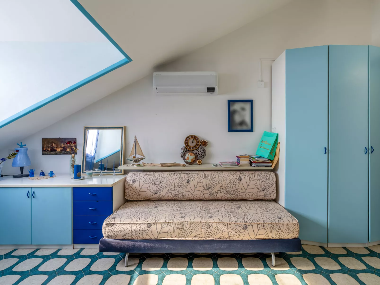 Attic Beach-Inside