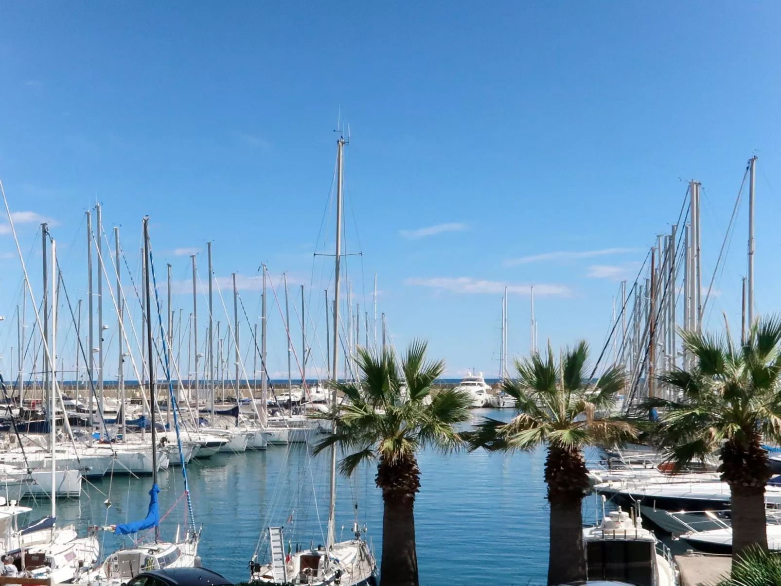 Azzurra-Outside