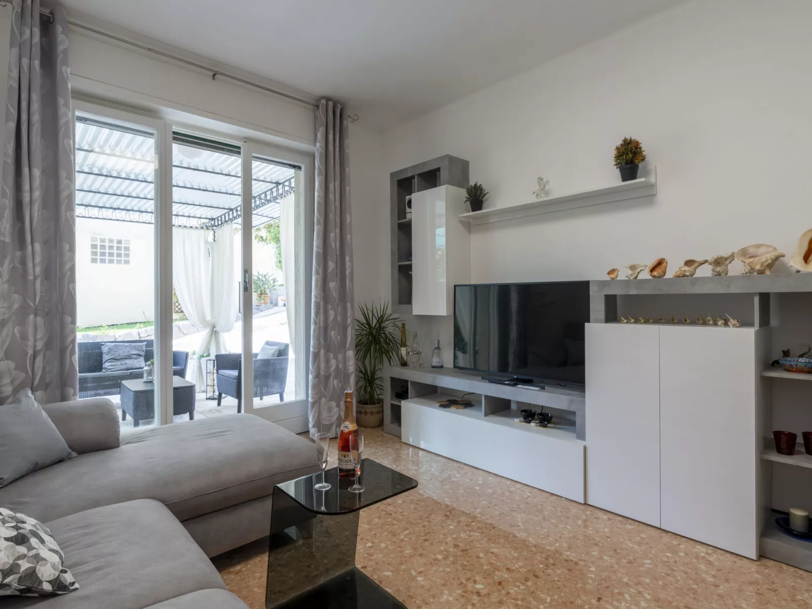 Giardino al Mare-Inside