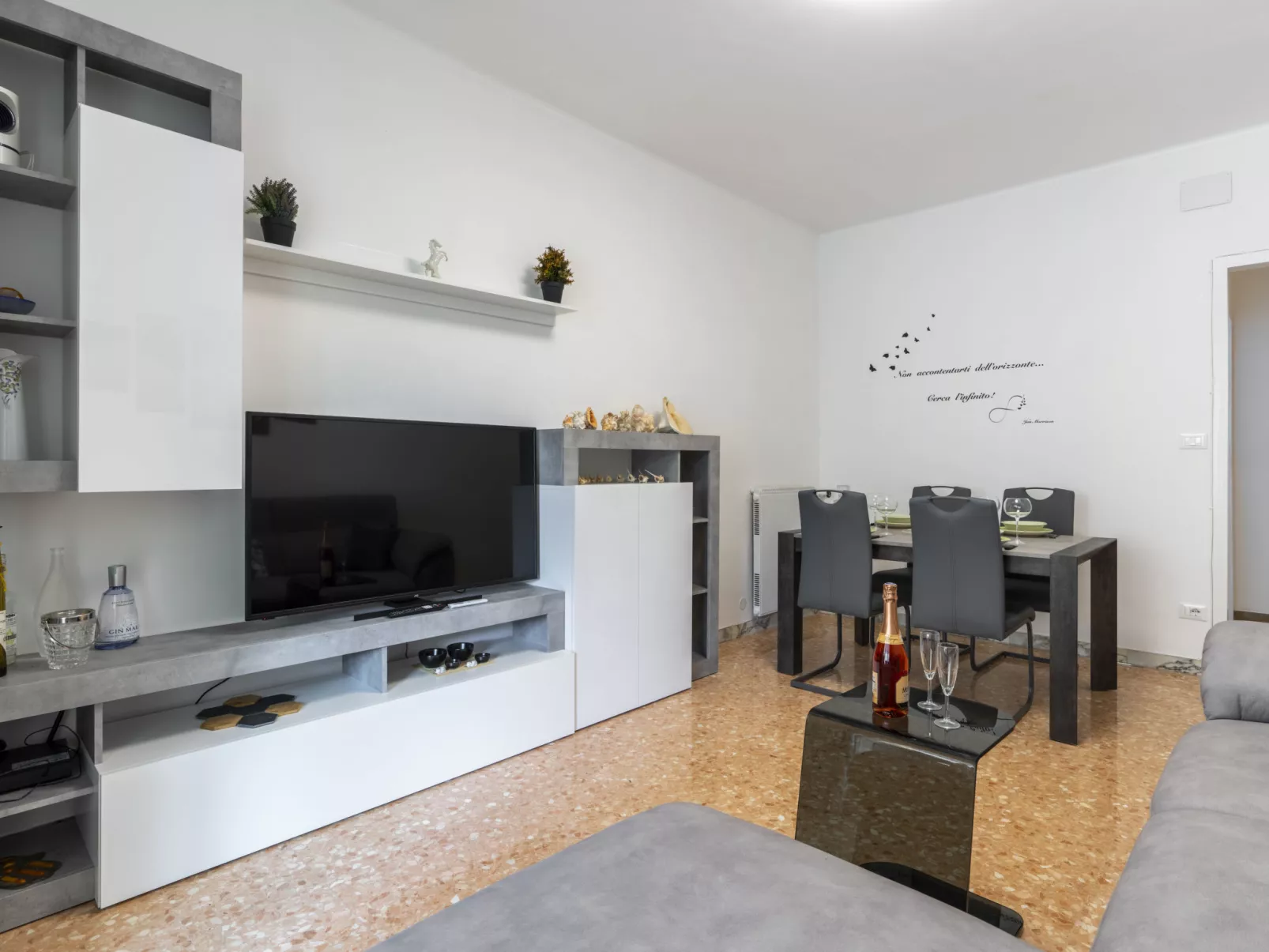 Giardino al Mare-Inside