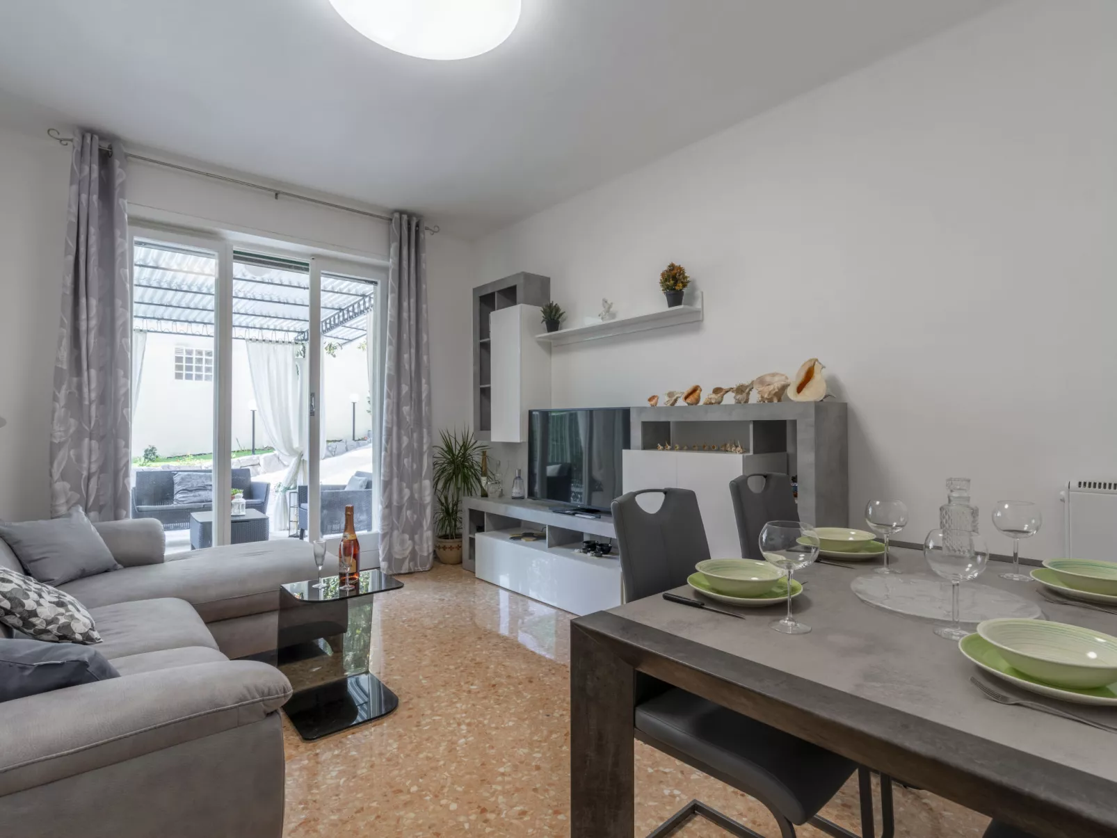 Giardino al Mare-Inside