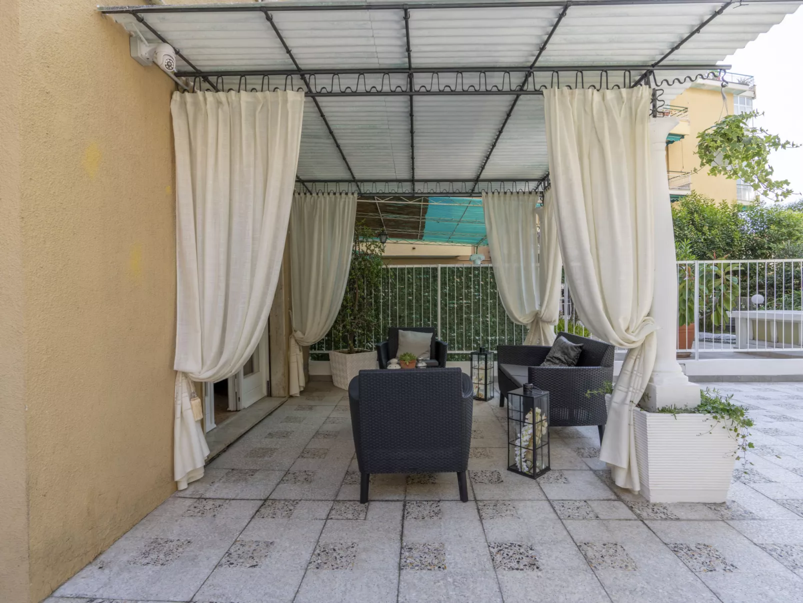 Giardino al Mare-Outside