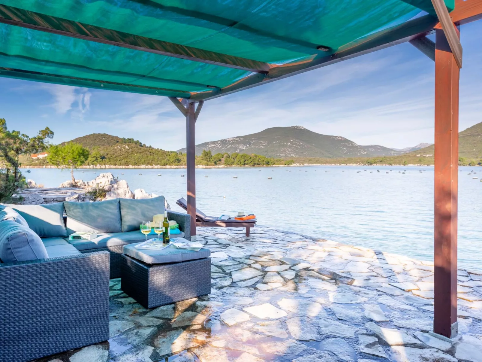 Waterfront Oasis-Outside