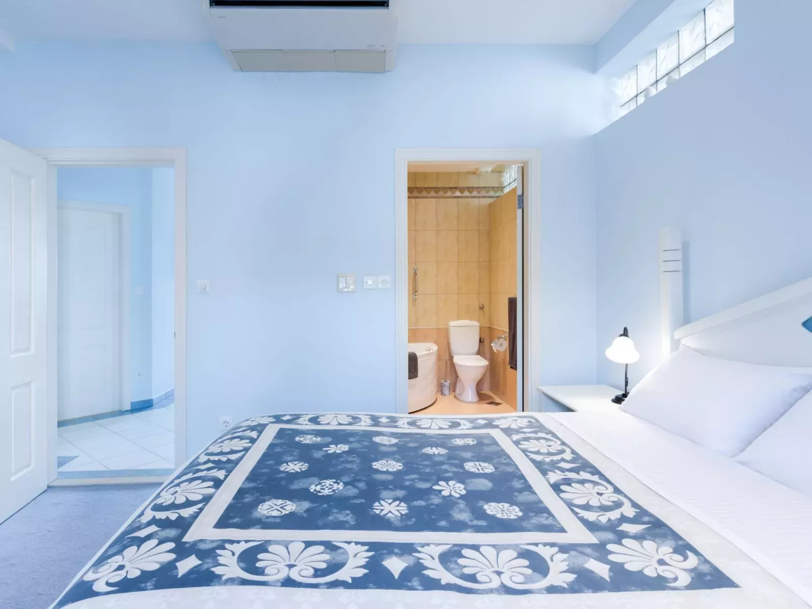 Waterfront Oasis-Inside