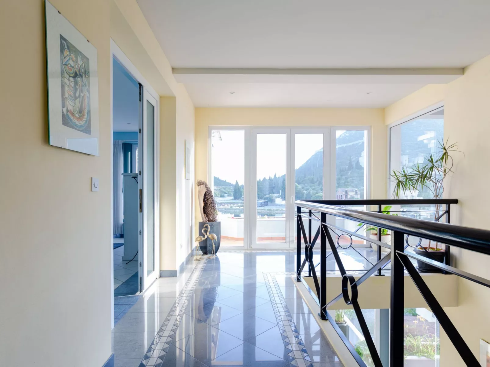 Waterfront Oasis-Inside