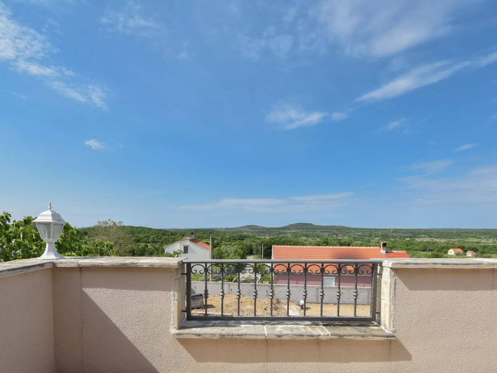 Villa Meri-Outside