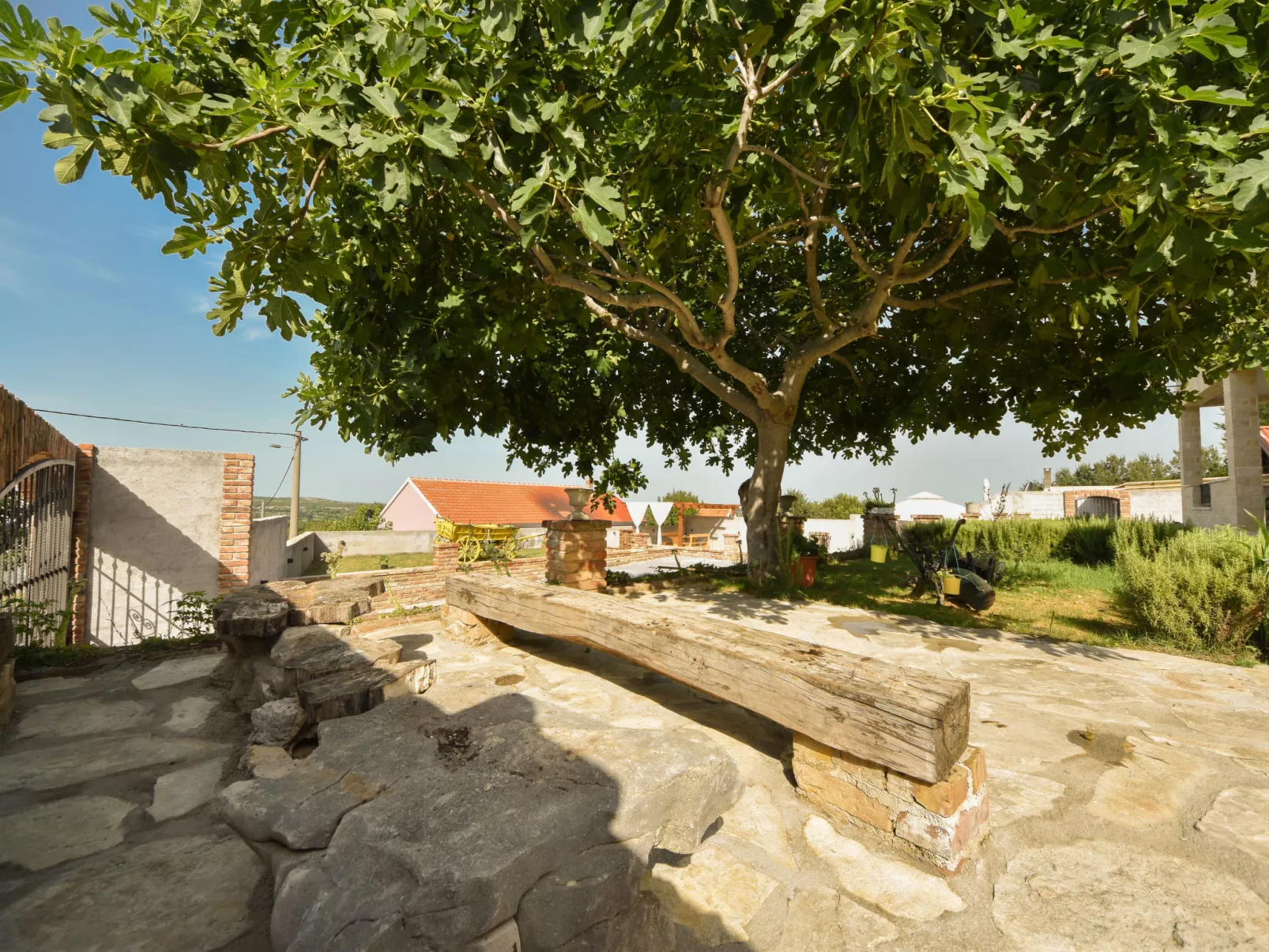 Villa Meri-Outside