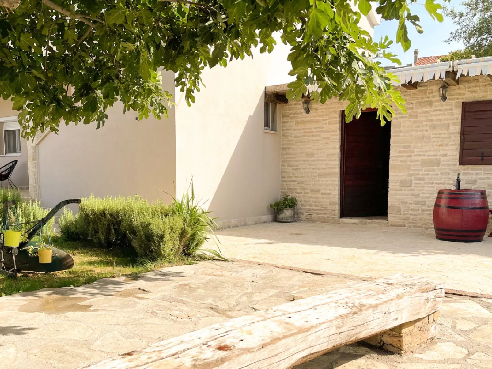 Villa Meri-Outside