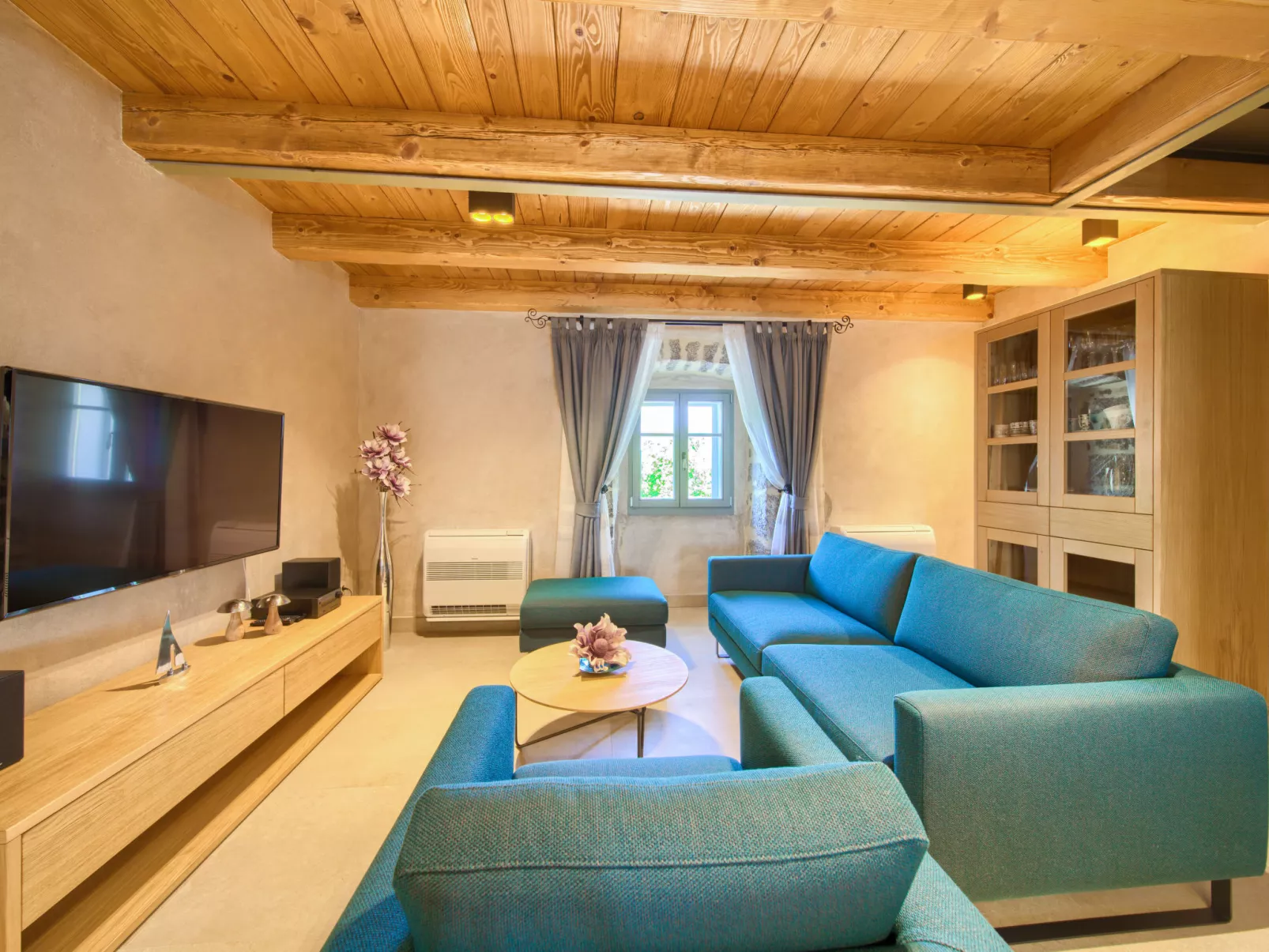 Jerini Estate-Inside