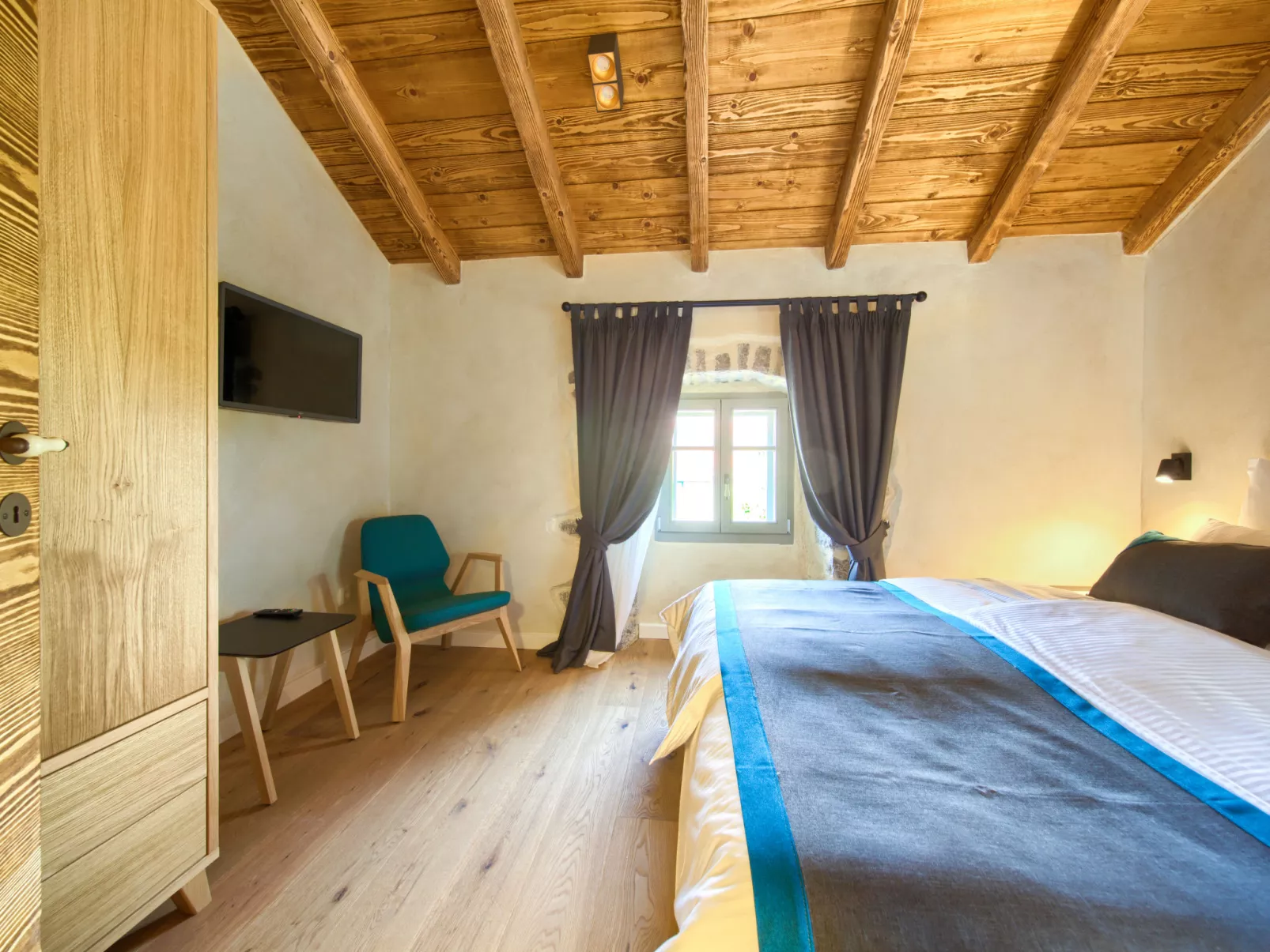 Jerini Estate-Inside