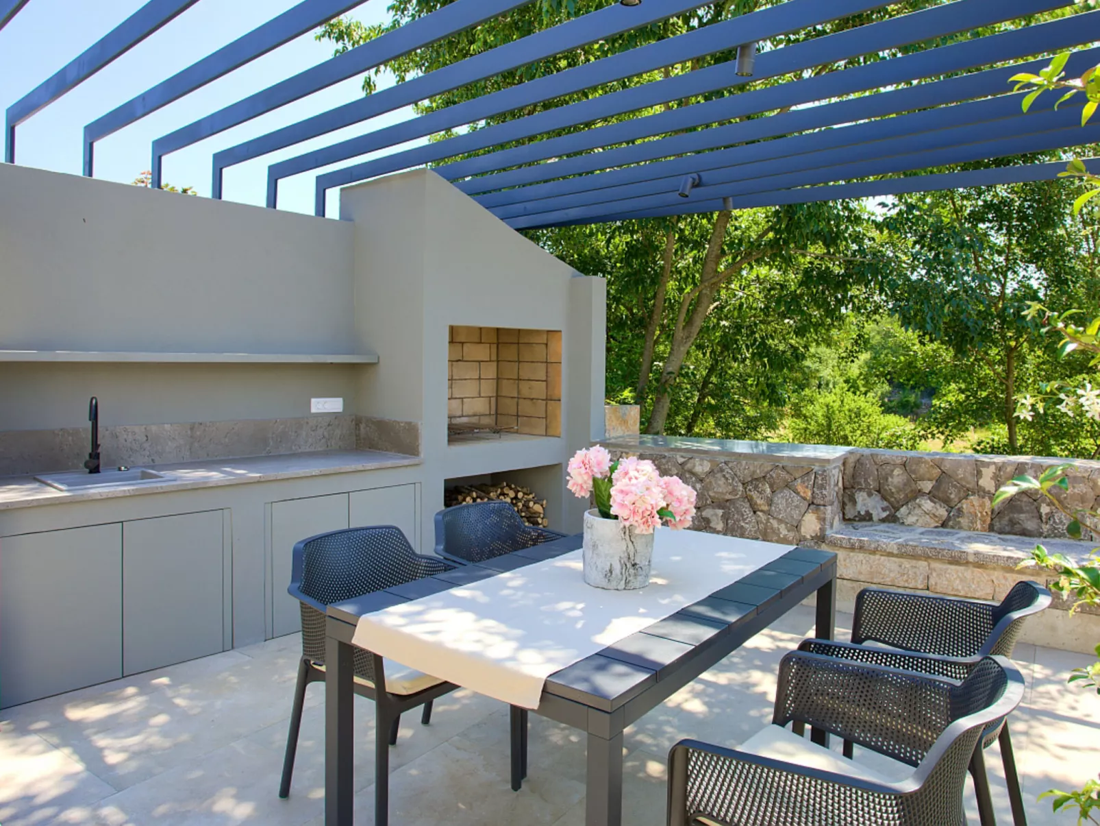 Jerini Estate-Outside