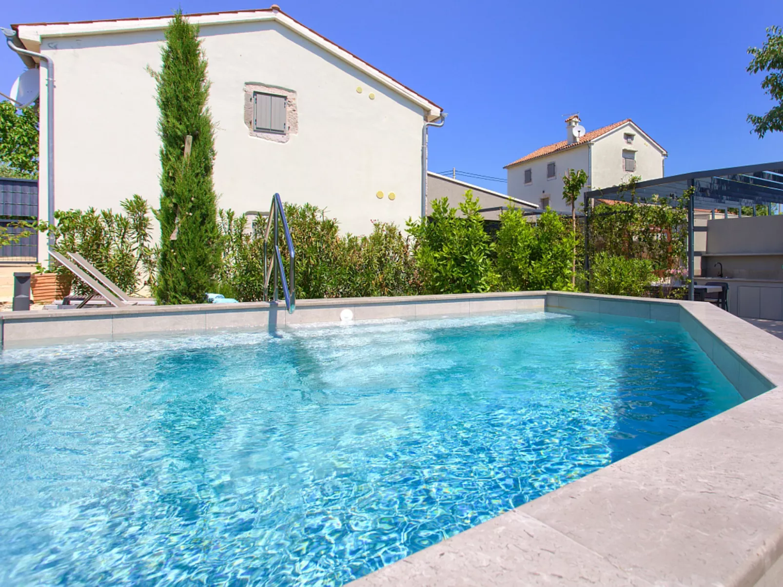 Jerini Estate-Outside