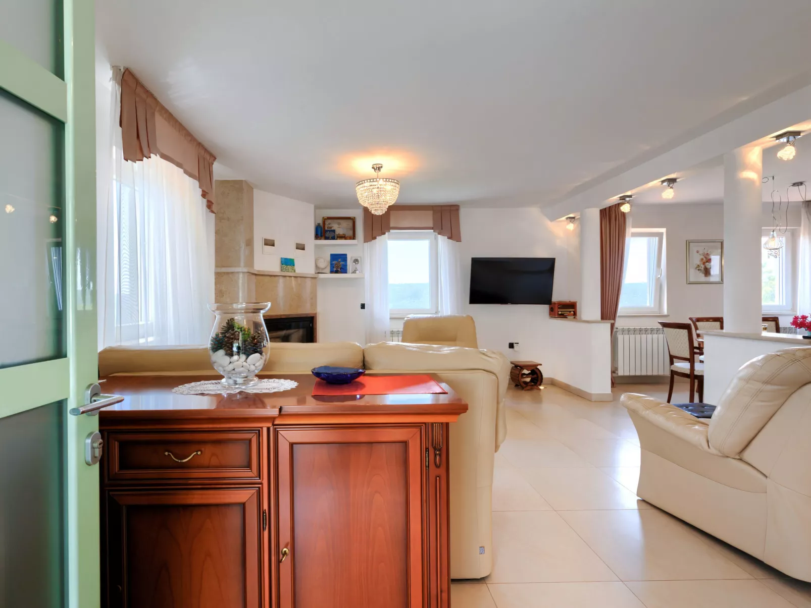 Villa Dina-Dedans