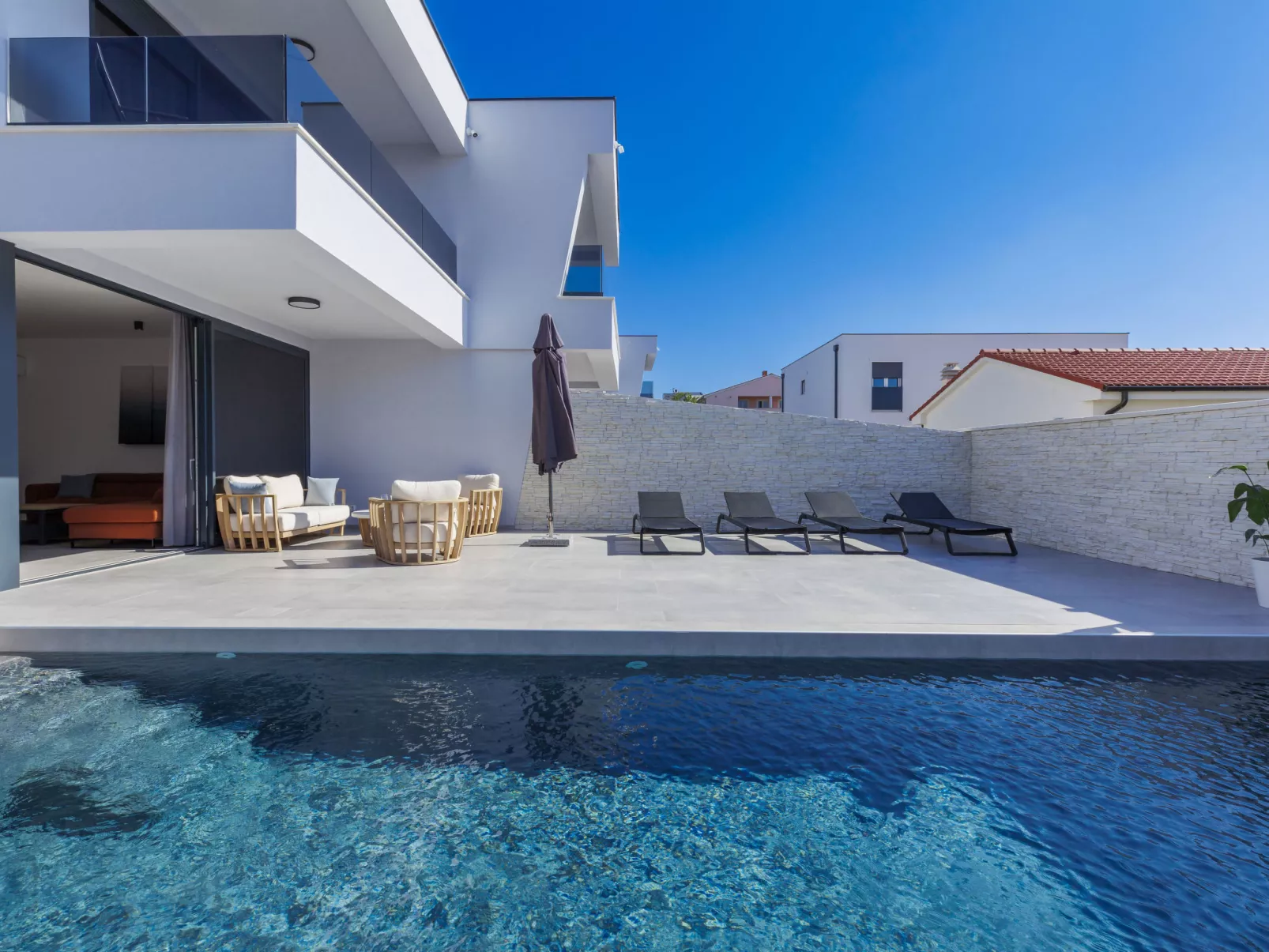 Villa MI-Outside