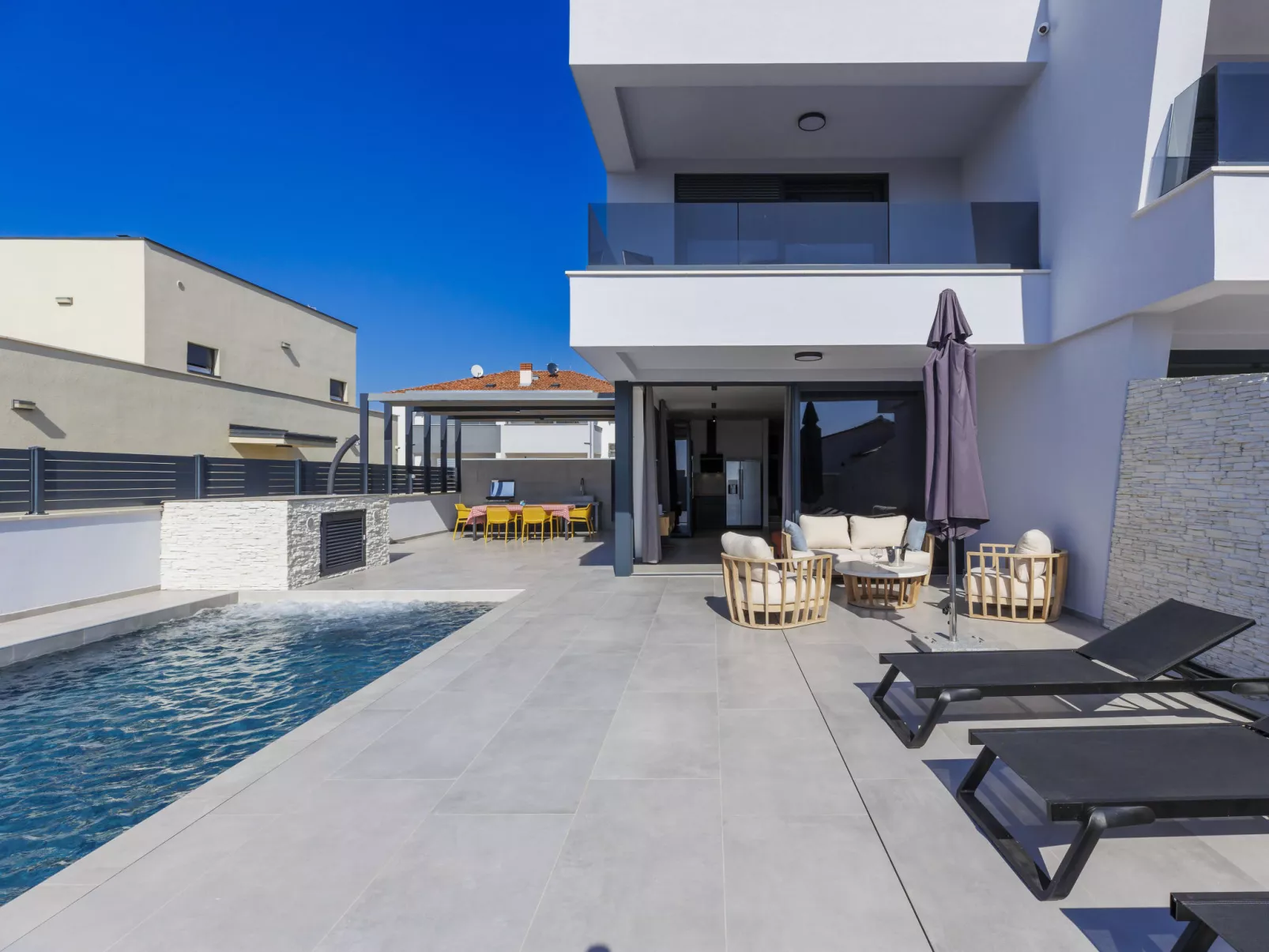 Villa MI-Outside