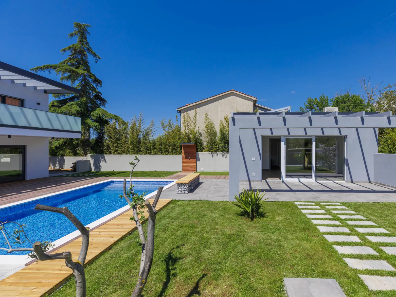 Villa Dora-Outside