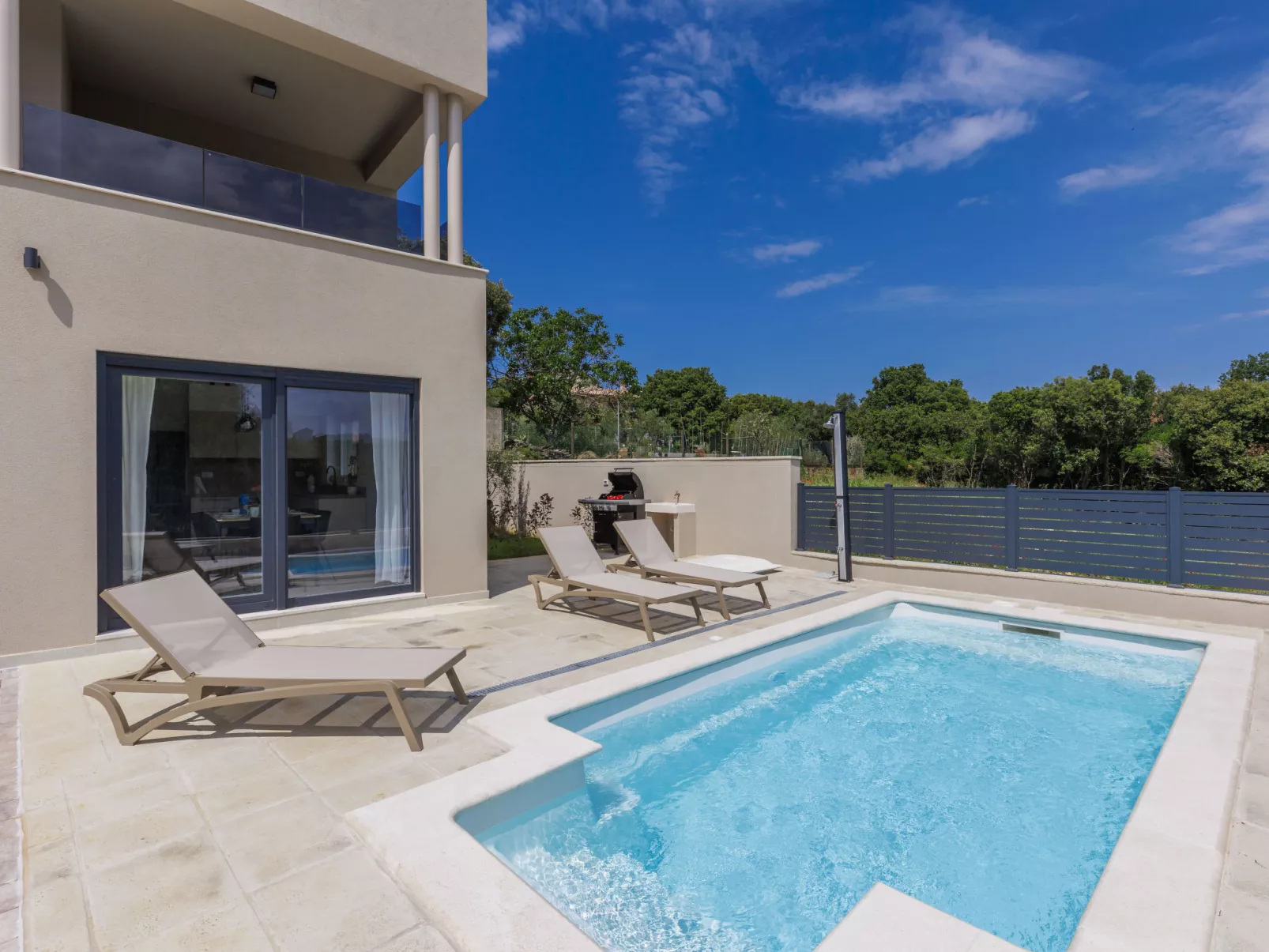 Villa Karlo-Outside