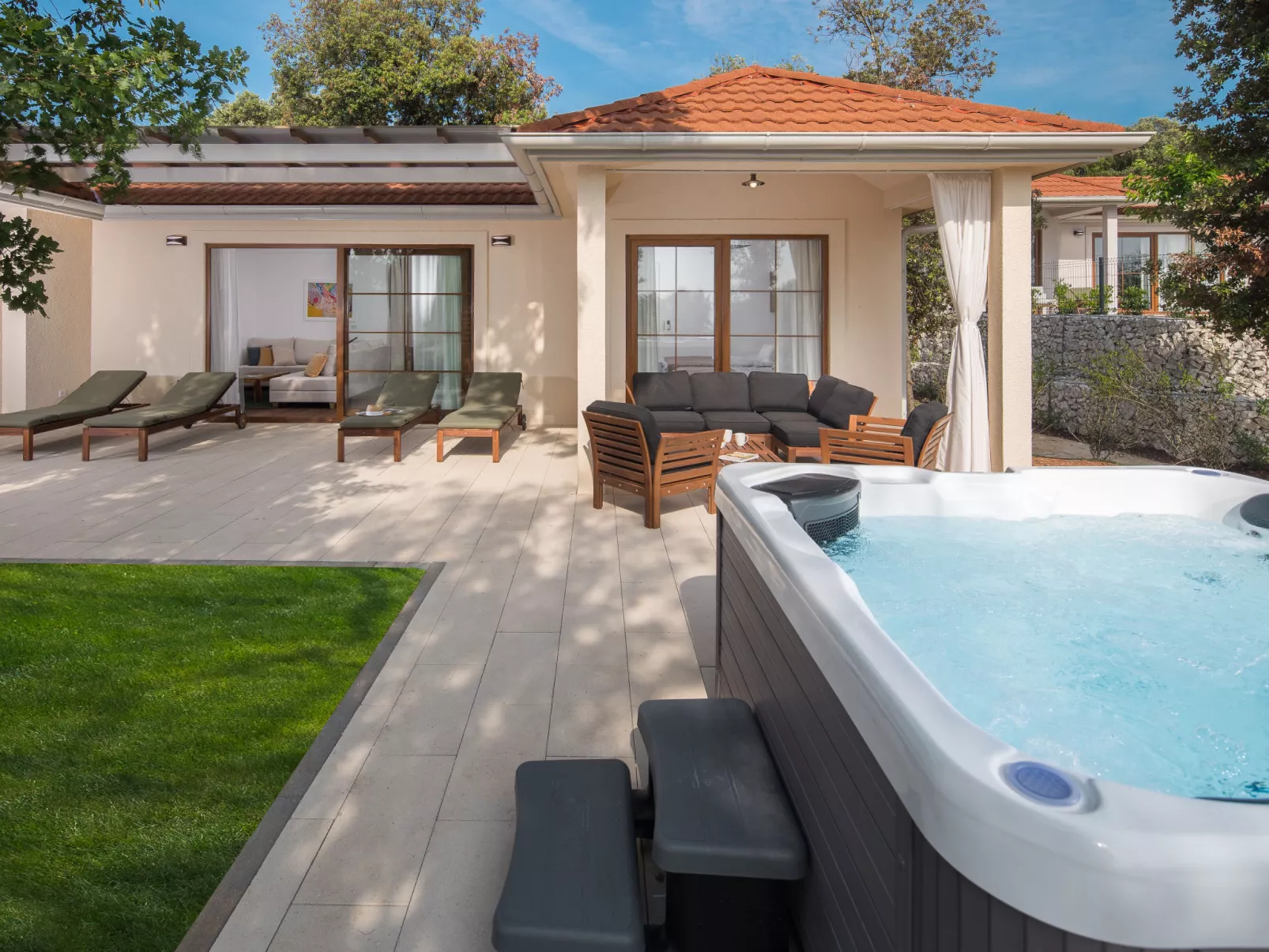 Luxury Bay Villa with private hot tub-Dehors