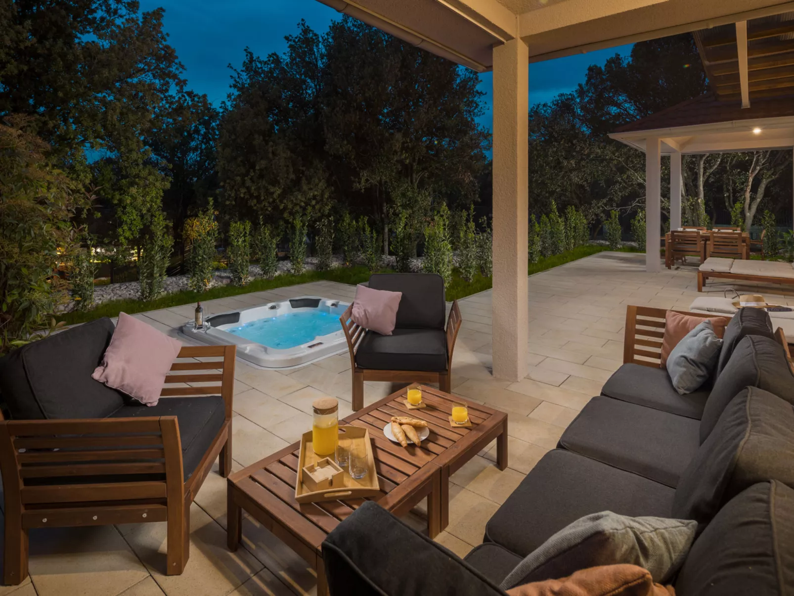 Luxury Bay Villa with private hot tub-Dehors