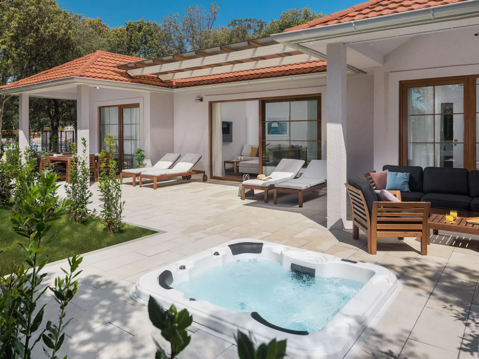Luxury Bay Villa with private hot tub-Draußen