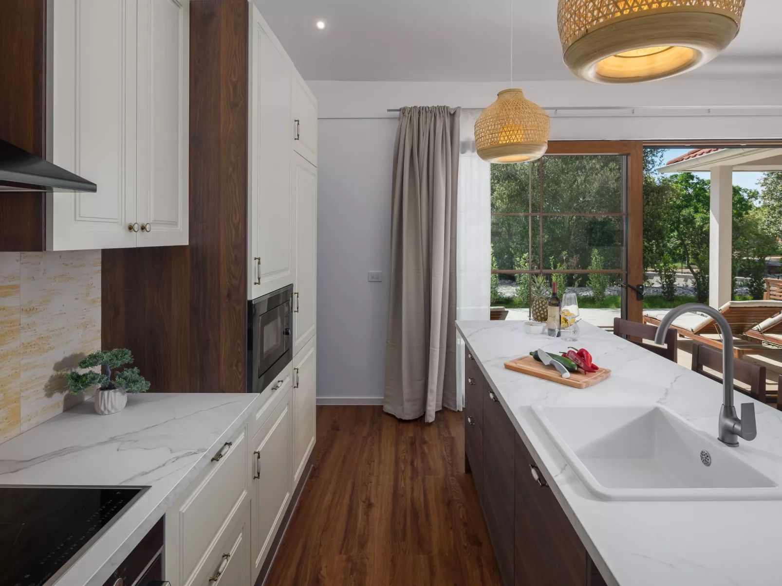 Luxury Bay Villa with private hot tub-Draußen