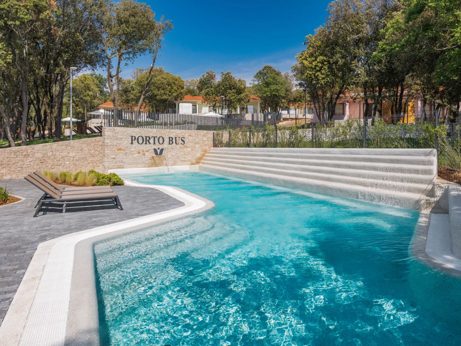 Luxury Bay Villa with private hot tub-Draußen