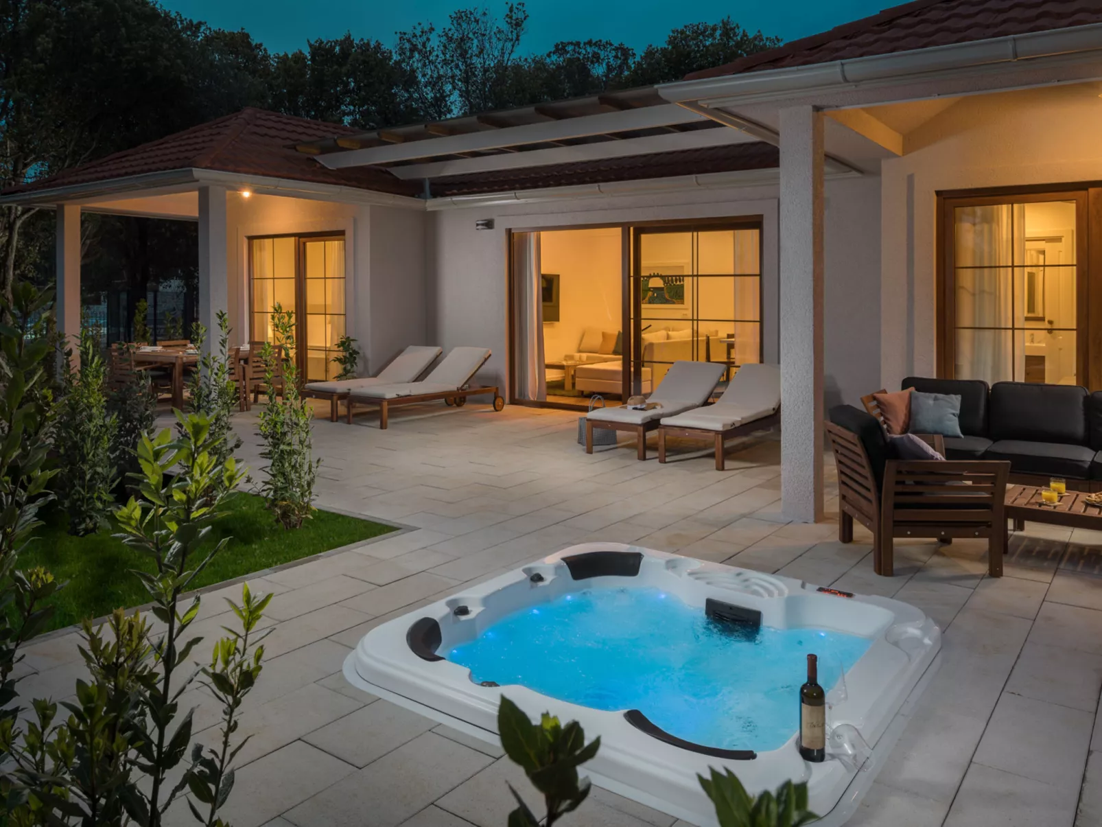 Luxury Bay Villa with private hot tub-Dehors