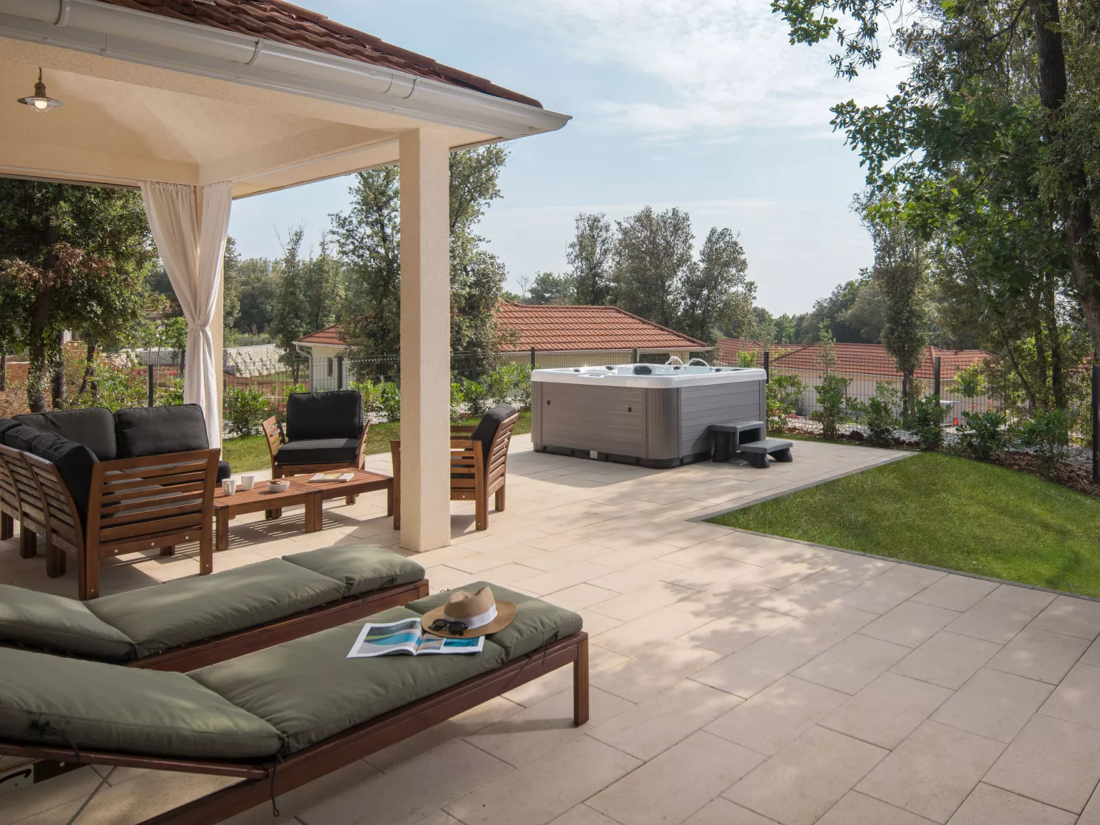Luxury Bay Villa with private hot tub-Dehors