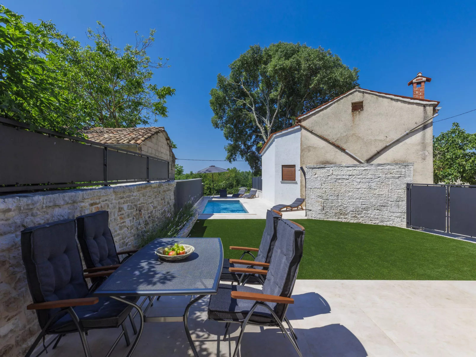 Villa Luca-Outside