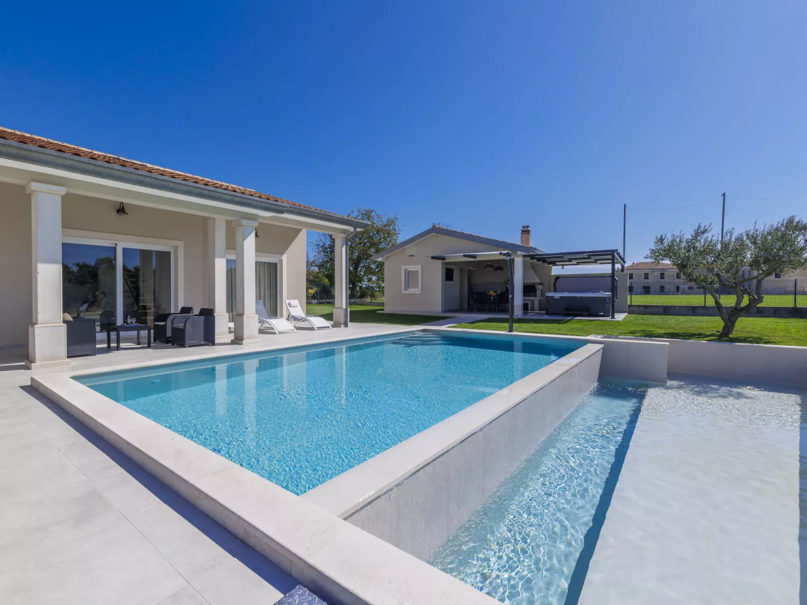 Villa Civitan-Outside