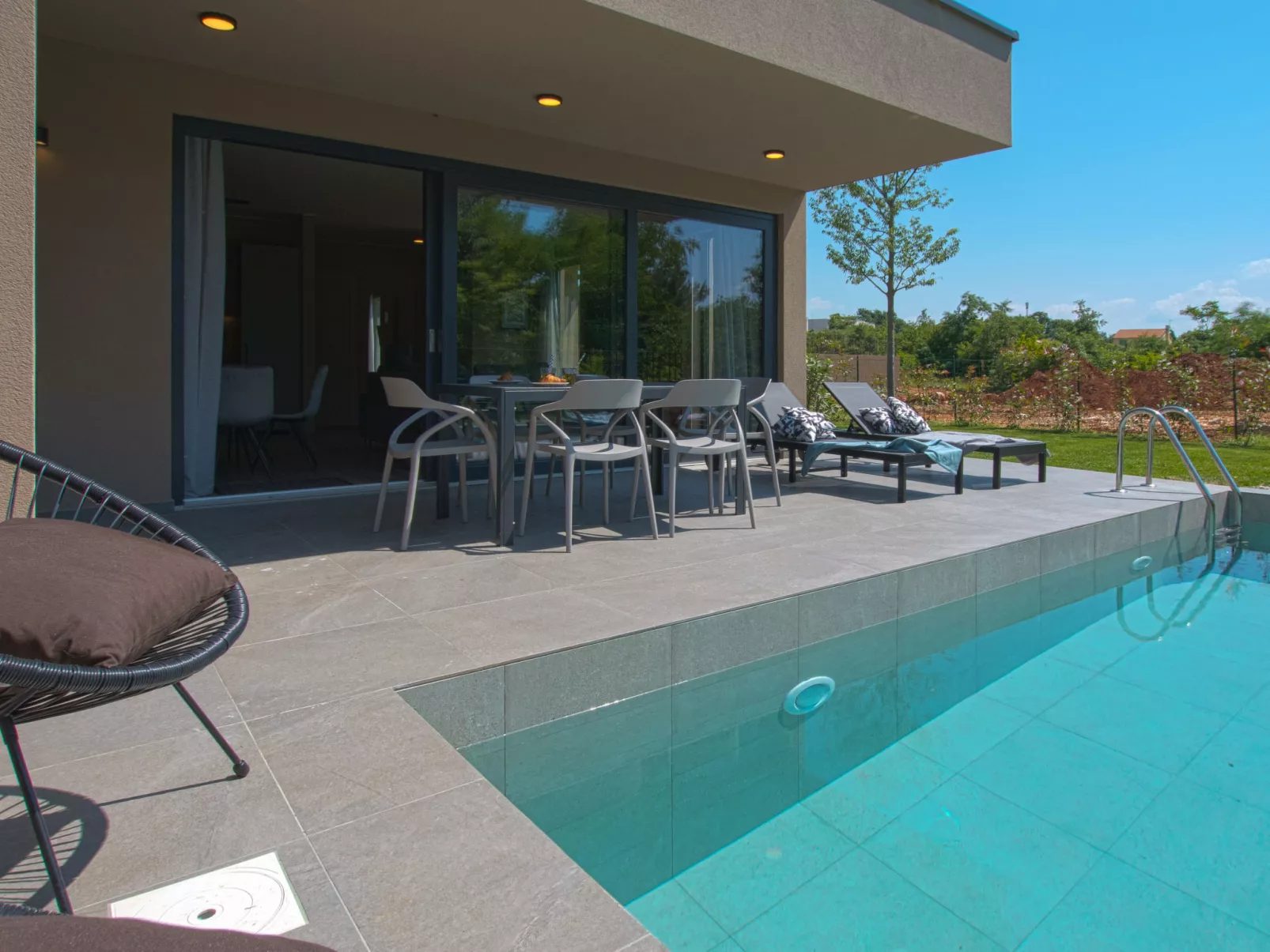 Villa Querchus-Outside