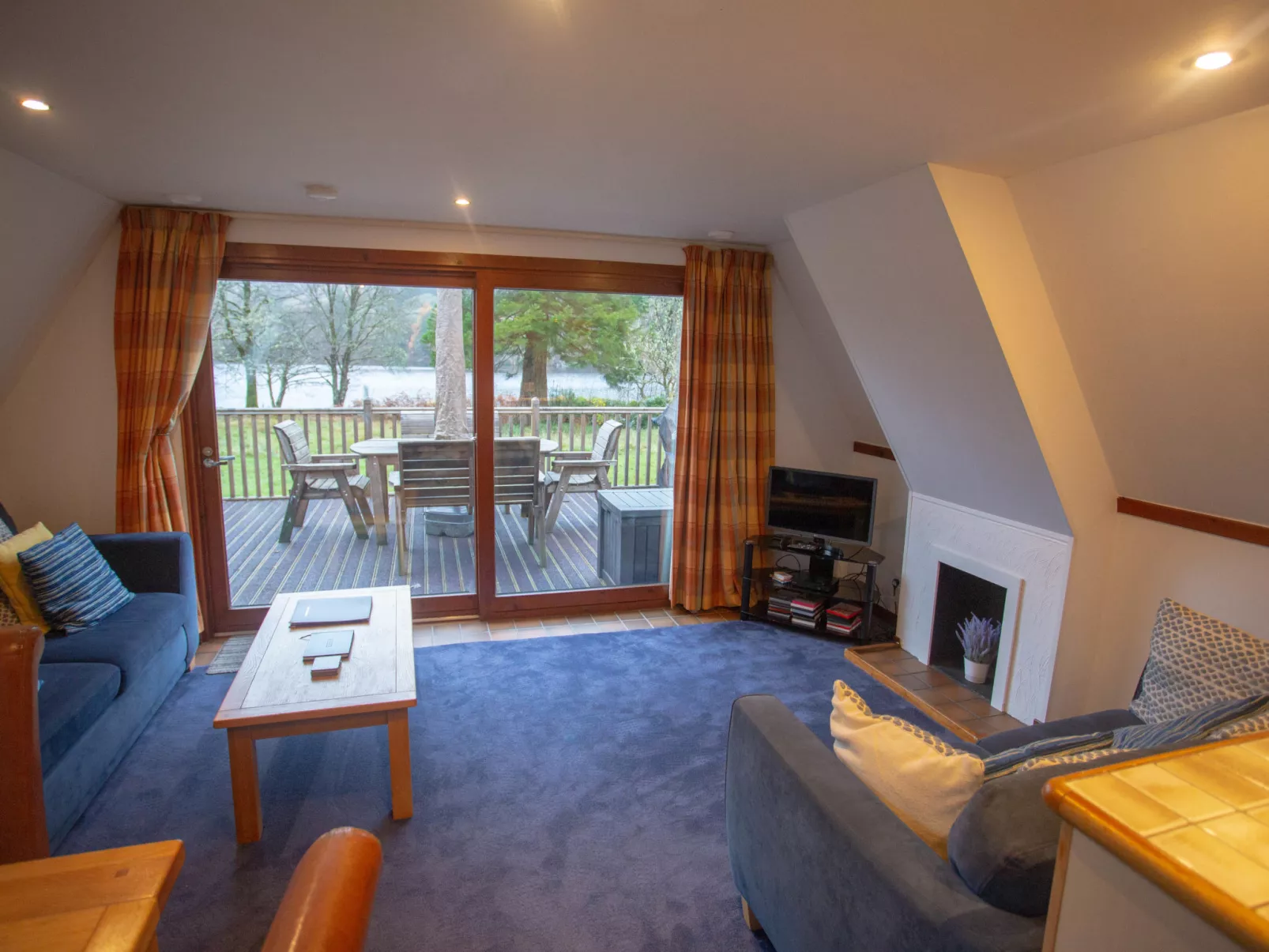 Ardlui Lodge-Inside