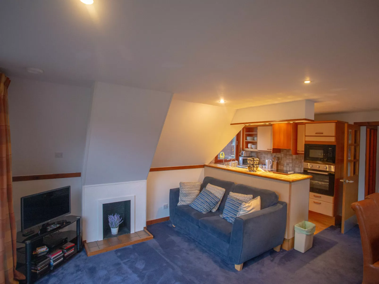 Ardlui Lodge-Inside
