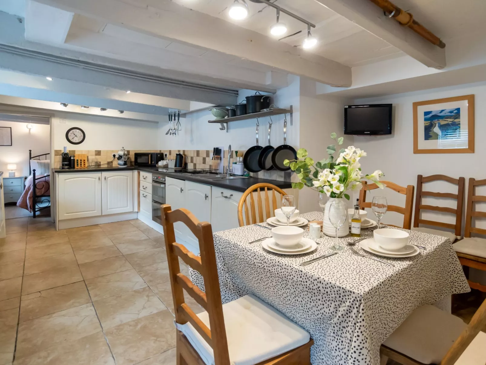 Issey Cottage-Inside