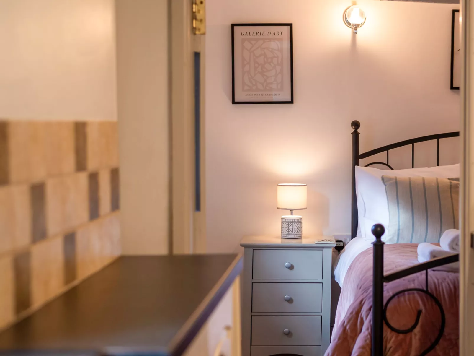 Issey Cottage-Inside
