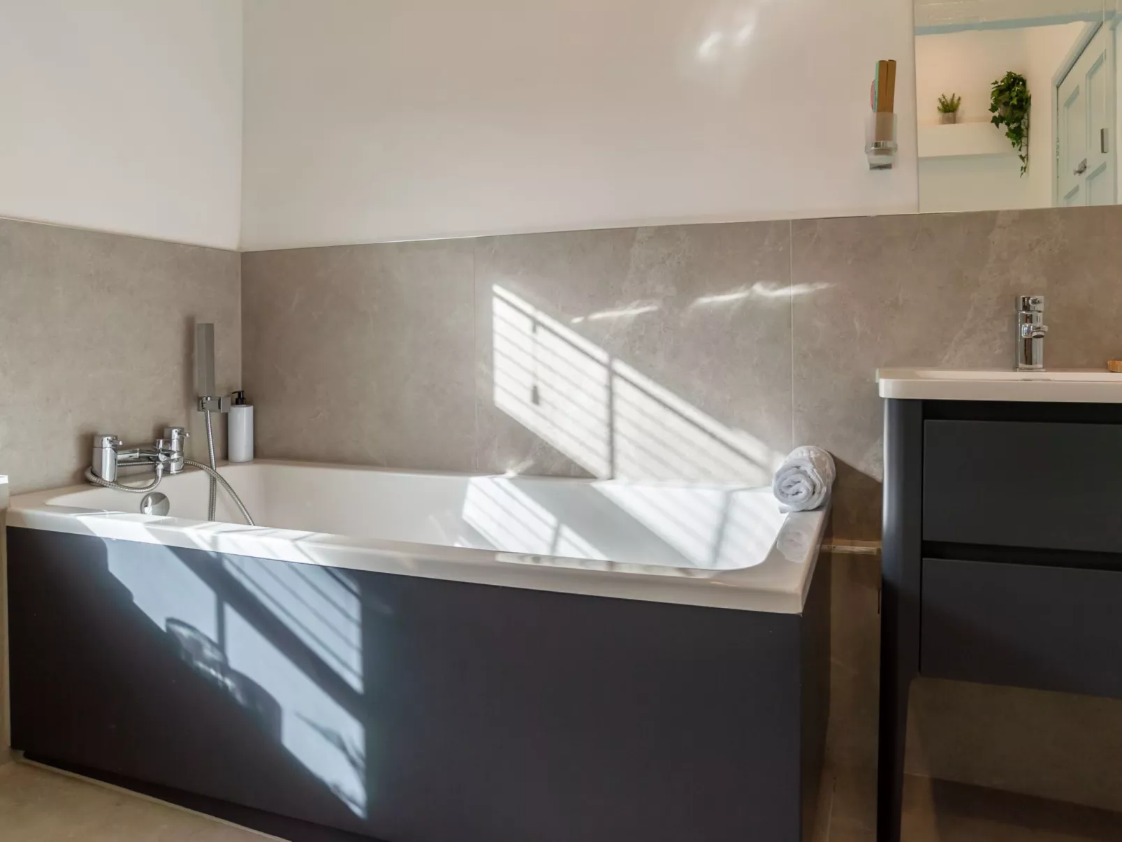 Issey Cottage-Inside