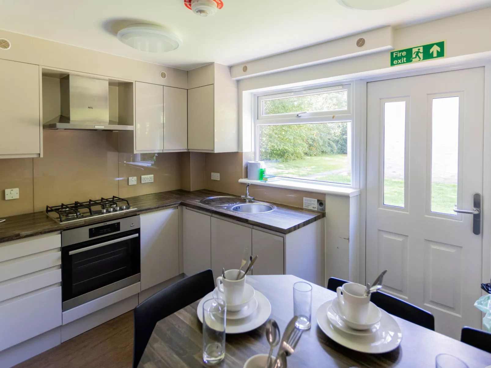 University Campus Park Wood-Drinnen