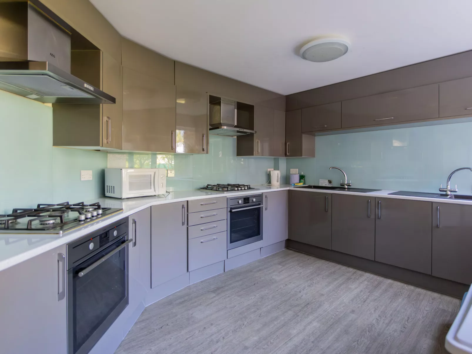 University Campus Park Wood-Drinnen