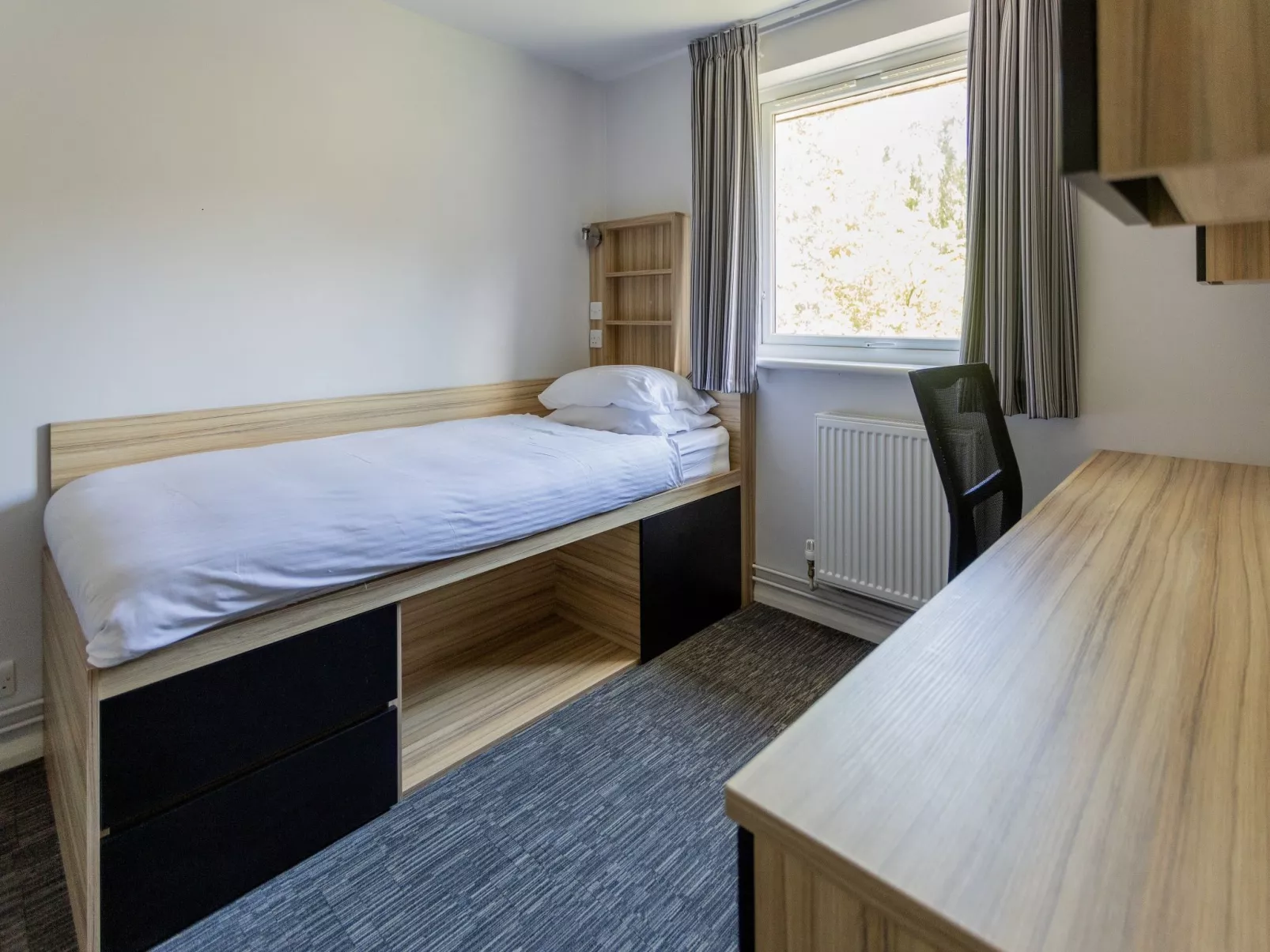 University Campus Park Wood-Drinnen