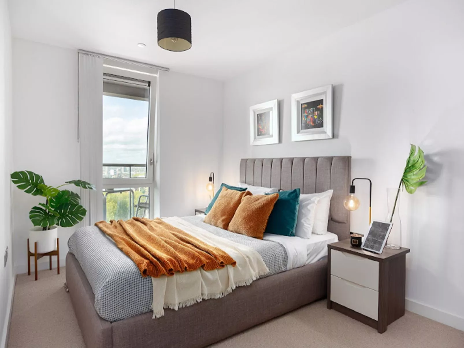 Avant-Garde, Shoreditch-Inside