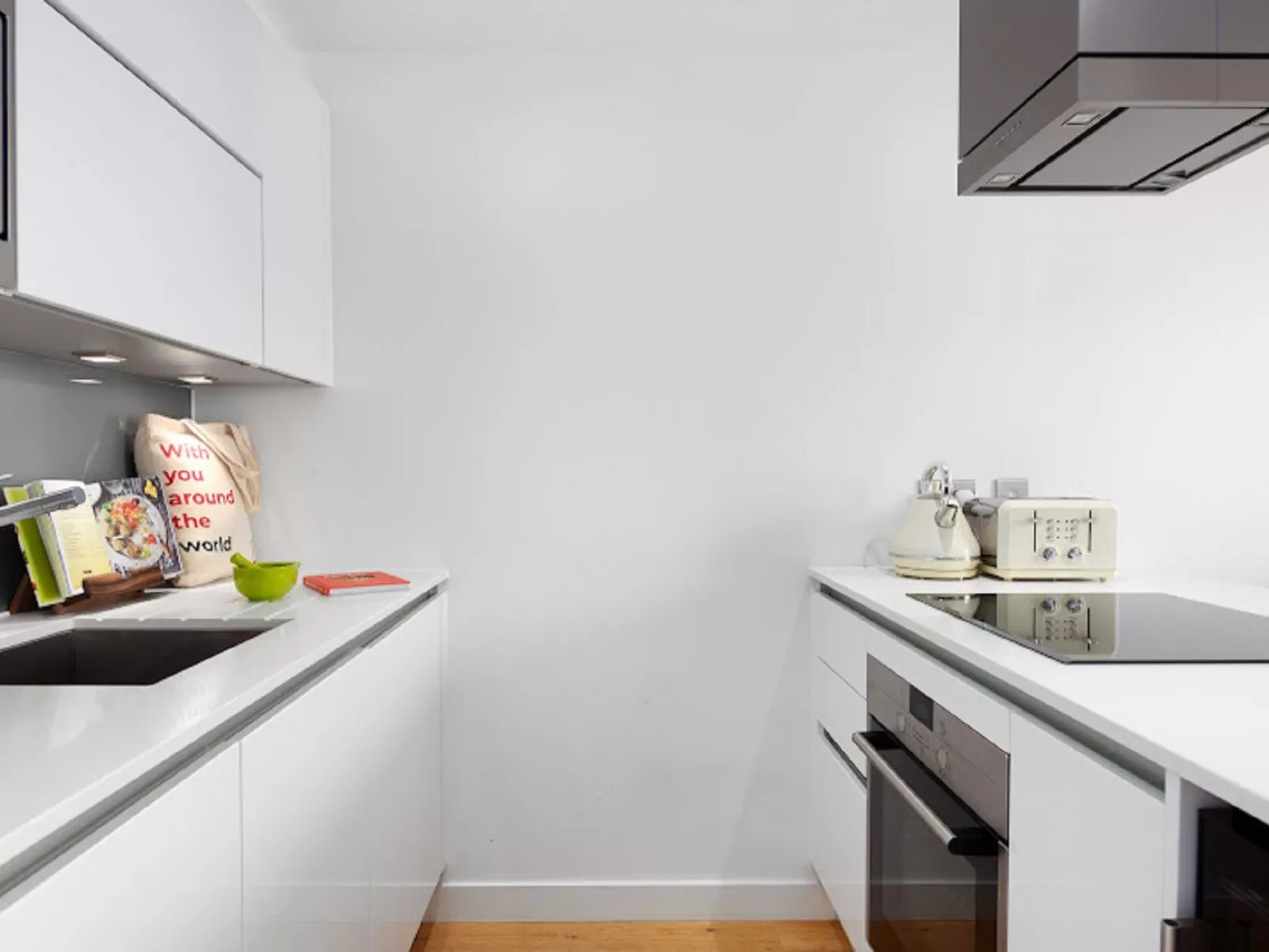 Avant-Garde, Shoreditch-Inside
