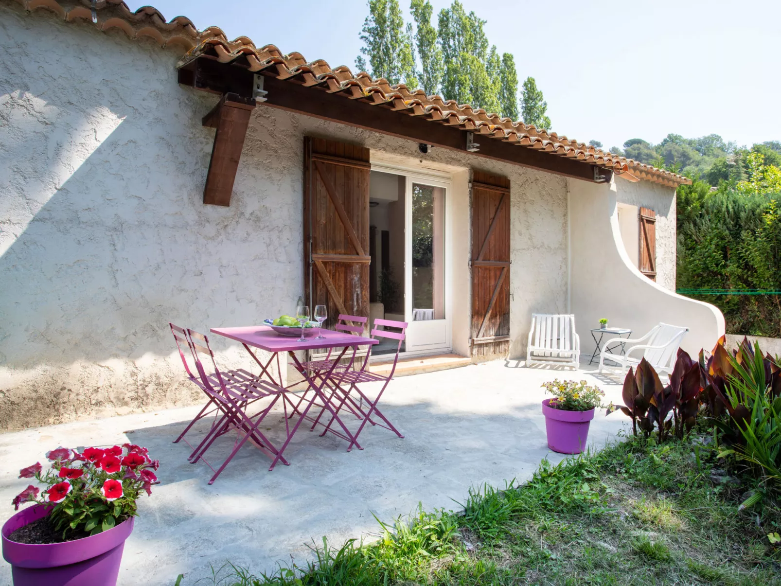 La Grenadière-Outside