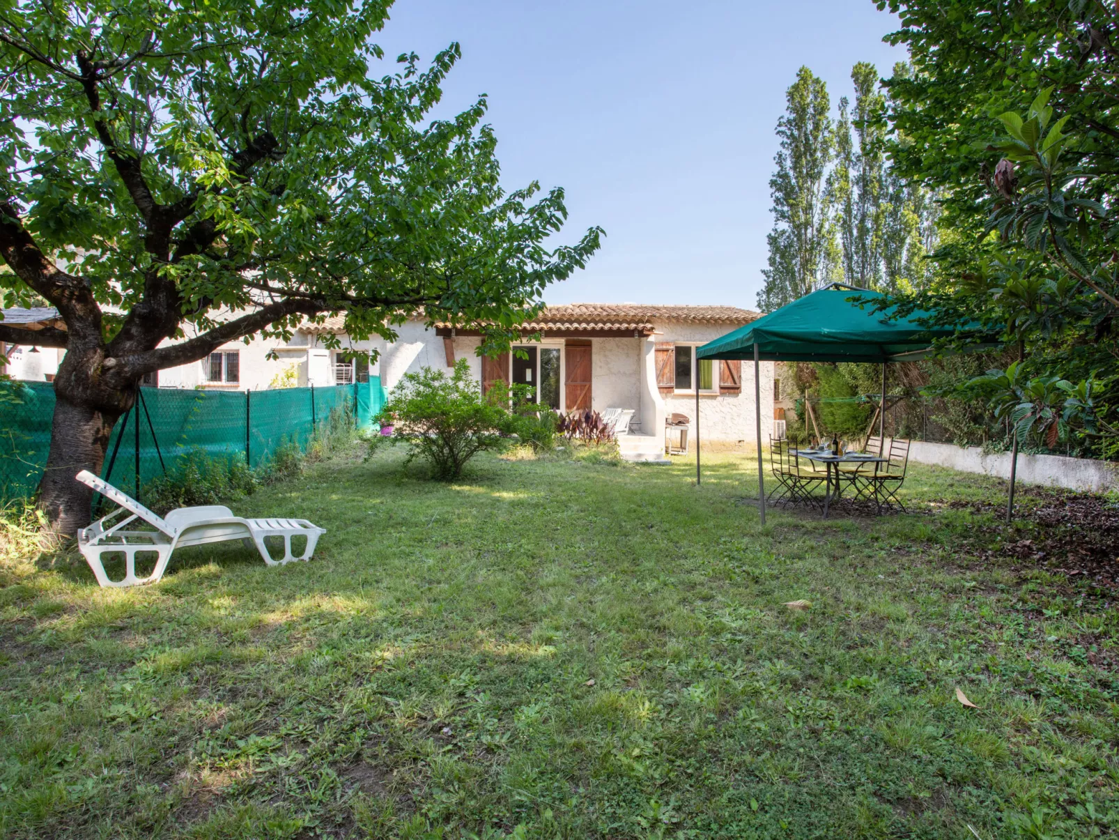 La Grenadière-Outside