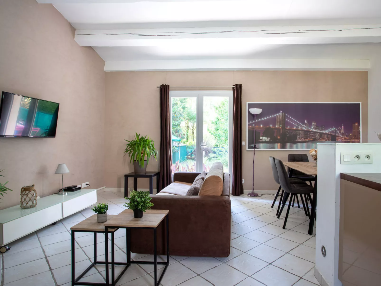 La Grenadière-Inside