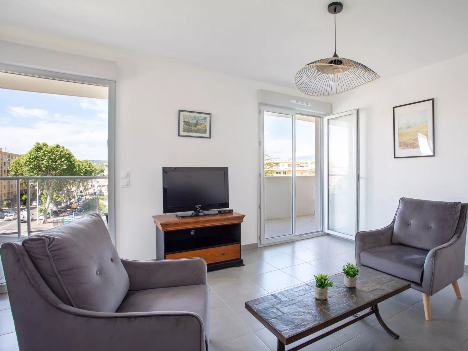 Rive de Cagnes-Inside