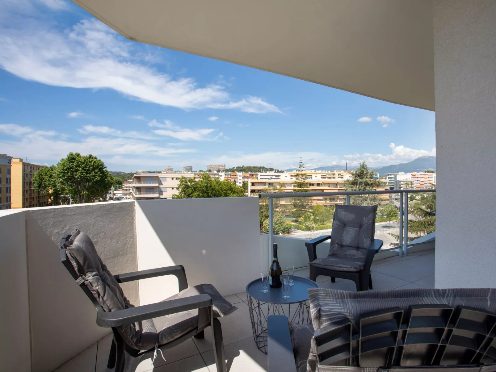 Rive de Cagnes-Outside