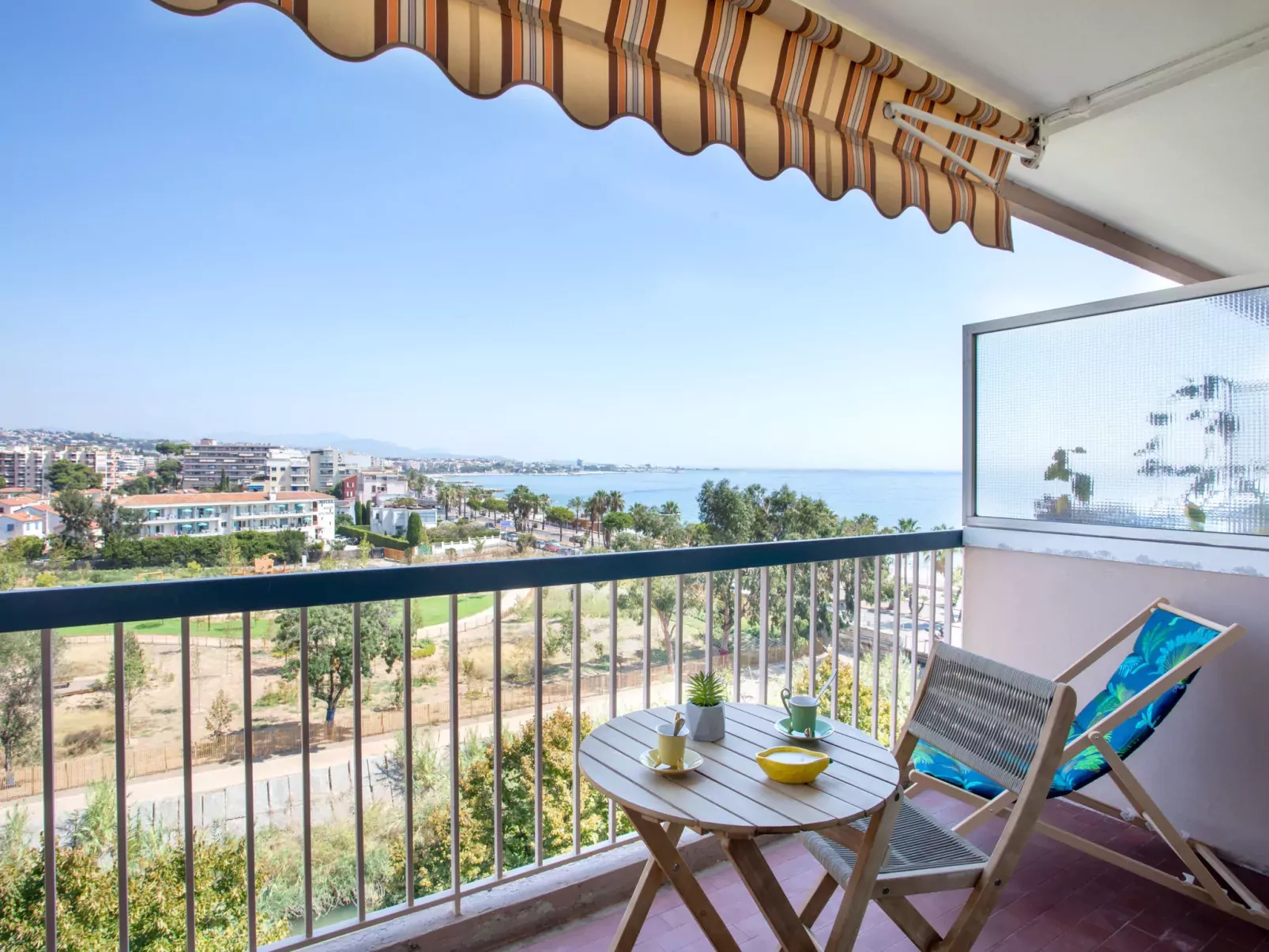 Le Cagnes Beach-Outside